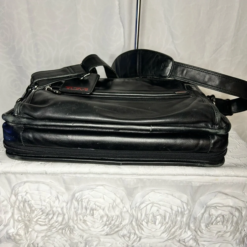 Tumi Black Leather Laptop Shoulder Briefcase.